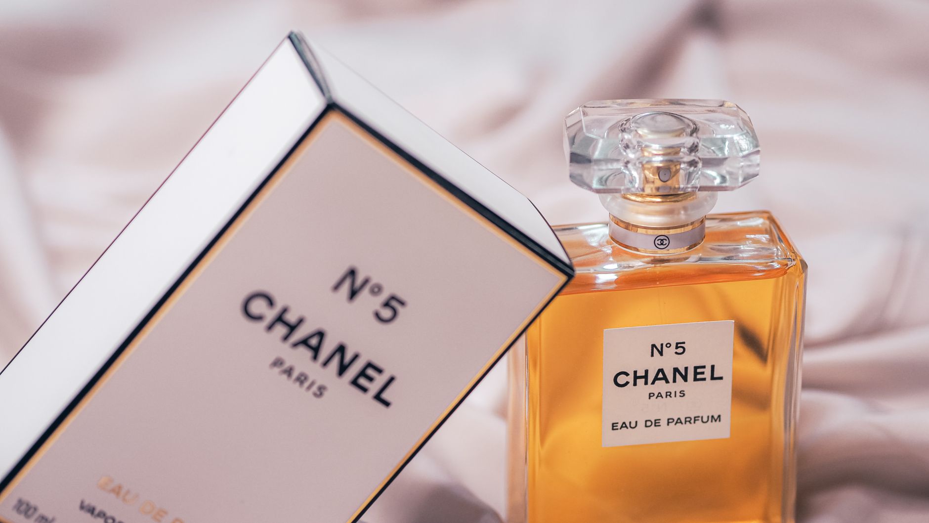 Chanel Classic Flap: A História de um Ícone