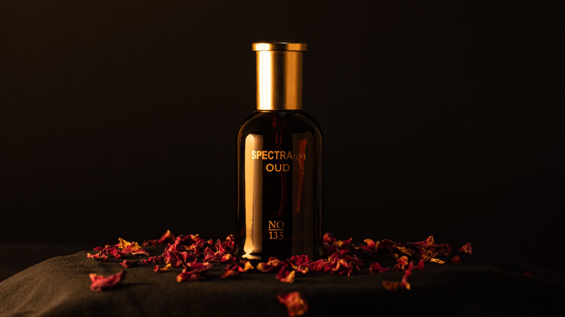 Tom Ford Oud Wood e a Elegância do Oud